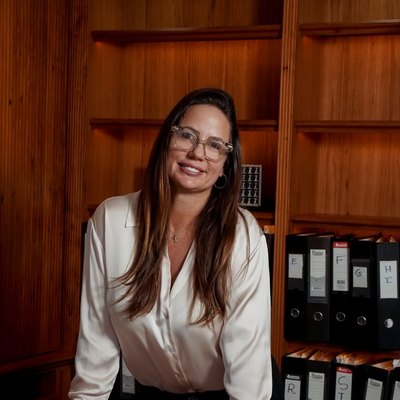 Dra. Adriana Staub