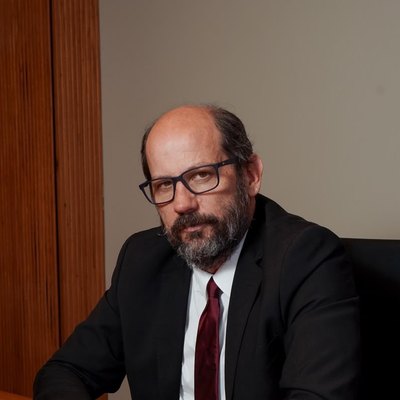 Dr. Roberto Staub